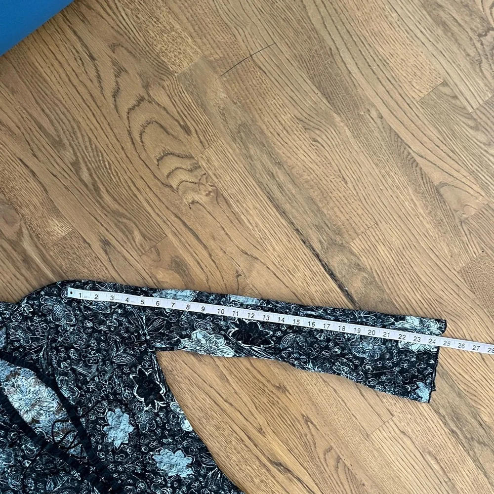 Vintage Charlotte Russe lace up floral lace bell sleeve top - Picture 14 of 14